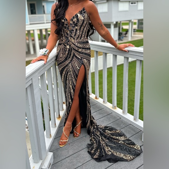 Ashley Lauren 11236 size 6 V Neck Slit Beaded Sequin Prom Dress Pageant Gown - Picture 14 of 15